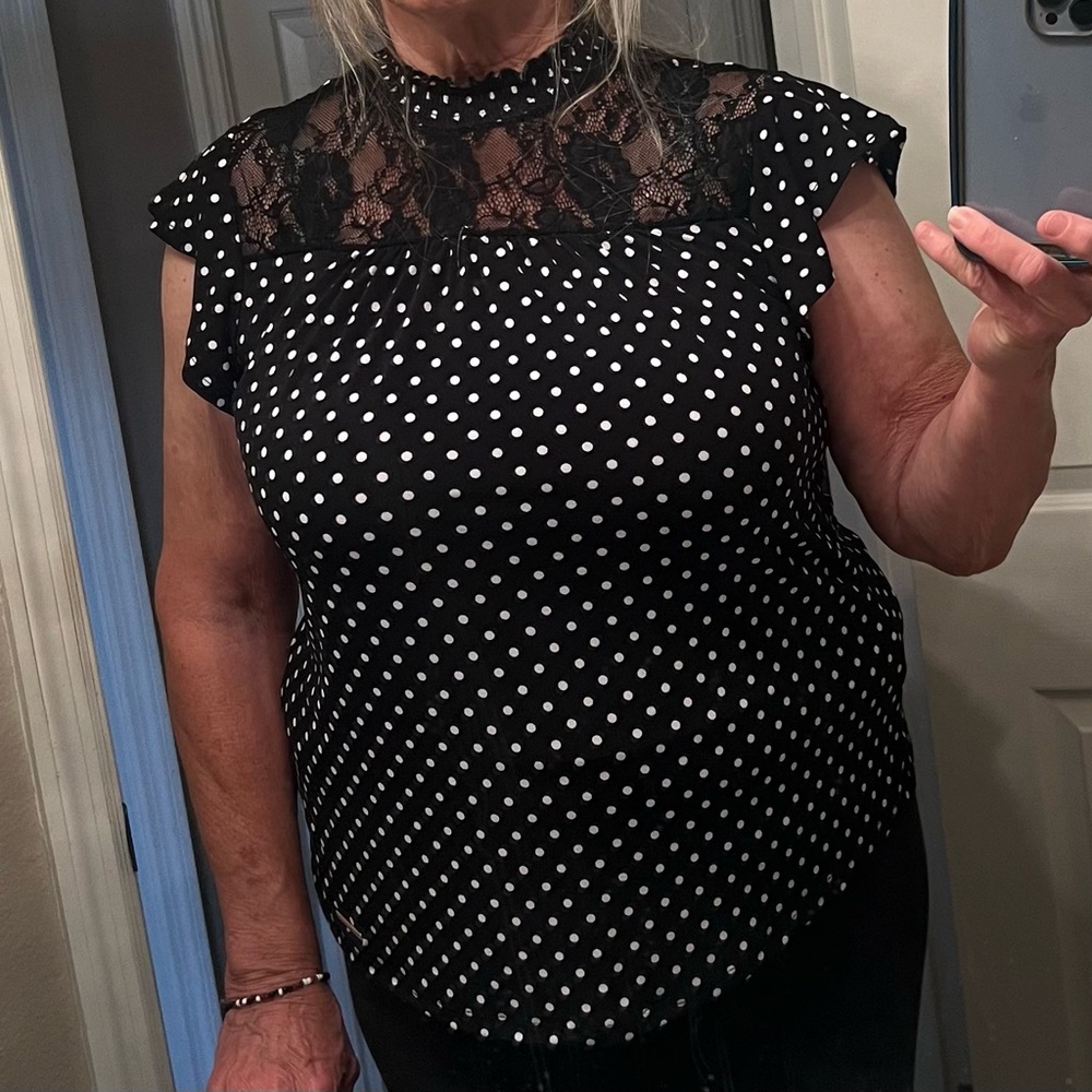 💋Adrienne Vittadini Black and White Polka Dot Lace Top